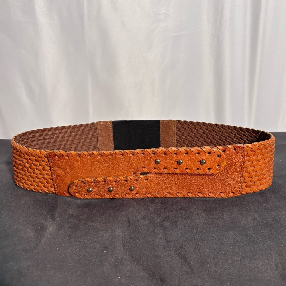 ROUGH ROSES Sz M Leather Brown Woven Belt With Peg Closure and Elastic Back